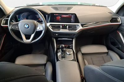 BMW Seria 3 318i Luxury Line sport-aut