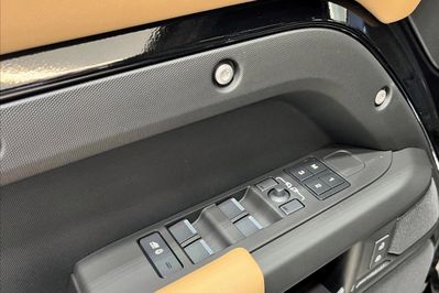 Land Rover Defender 110 3.0 D250 X-Dynamic HSE