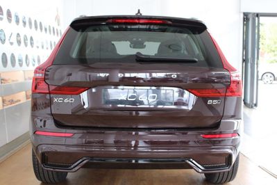 Volvo XC60 B5 AWD Ultra Dark
