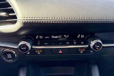 Mazda 3 2.0 Exclusive-Line