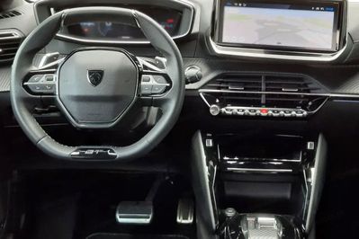 Peugeot 208 GT eDCS 1.2 mHEV