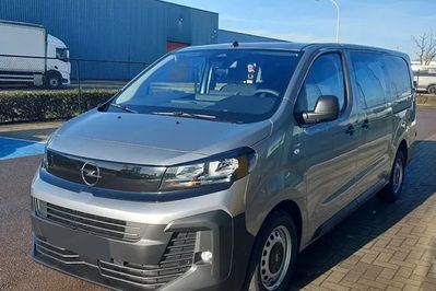 Opel Vivaro XL L2H1 EAT8 Zabudowa Brgadowa