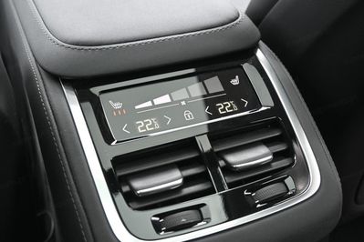 Volvo XC90 T8 AWD Plug-In Hybrid Ultra Dark 7os