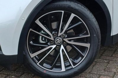 Toyota C-HR Executive 2.0 Plug-in Hybrid Dynamic Force