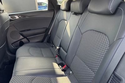 Kia Ceed 1.6 GDI PHEV Business Line DCT