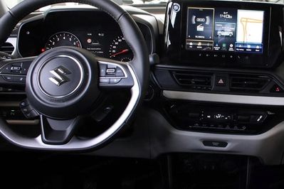 Suzuki Swift Premium Plus 1.2 Dualjet SHVS