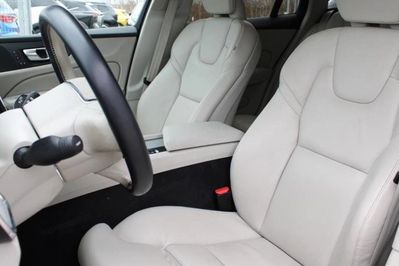 Volvo V60 Cross Country D4 Momentum Pro