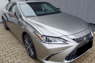 Lexus ES 300h Business Edition 2.5