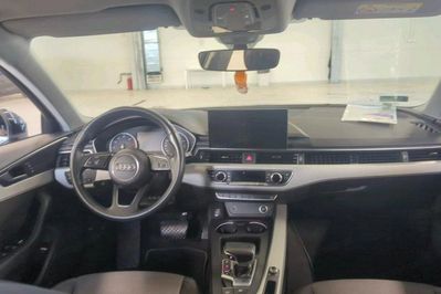 Audi A4 35 TFSI mHEV S tronic