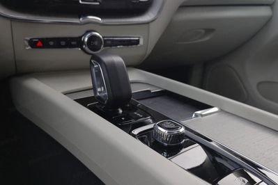 Volvo XC60 T6 Plug-In Hybrid AWD Ultra Bright