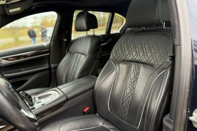 BMW Seria 7 750i xDrive