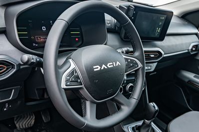 Dacia Jogger Extreme 5-miejsc 1.6 Full Hybrid