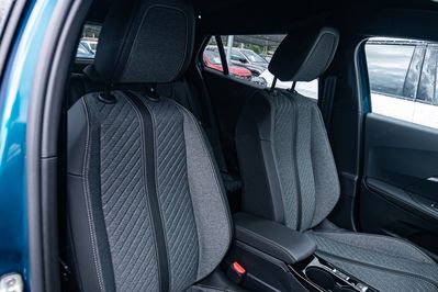 Peugeot 2008 Allure e-DCS 1.2 mHEV