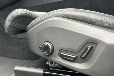 Volvo XC60 T6 Plug-In Hybrid AWD Plus Dark aut