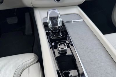 Volvo XC60 T8 Plug-In Hybrid AWD Ultra Dark