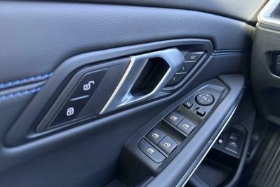 BMW Seria 3 330e xDrive M Sport