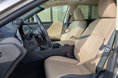 Lexus ES 300h Business Edition +