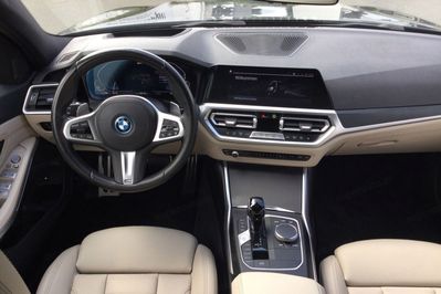 BMW Seria 3 330e xDrive M Sport