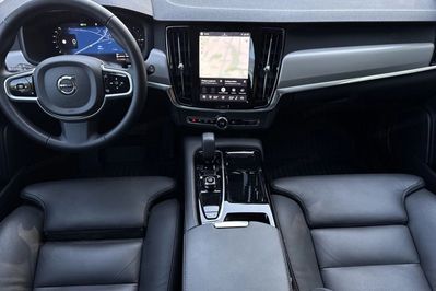 Volvo V90 T6 AWD Plug-In Hybrid Plus Dark aut