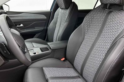 Peugeot 308 Allure EAT8 1.5 BlueHDi