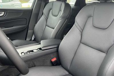 Volvo XC60 B4 D AWD Plus Dark aut