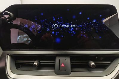 Lexus UX 300h F Sport Design 2.0 Hybrid Dynamic Force