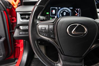 Lexus UX 250h