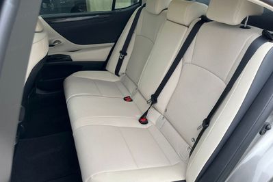 Lexus ES 300h Business Edition