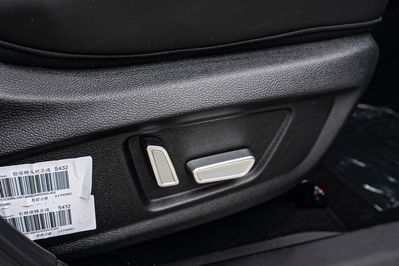 JAC JS8 PRO 1.5 T-GDI 7 DCT 6os.