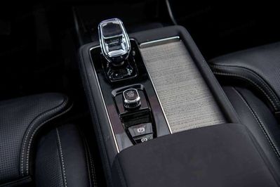 Volvo XC90 T8 AWD Plug-In Hybrid Ultra Dark