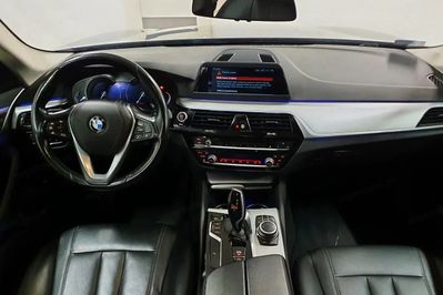 BMW Seria 5 540i GPF xDrive Luxury Line aut