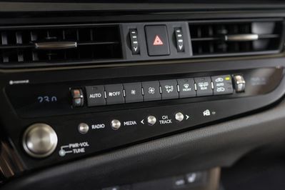 Lexus ES 300h F Sport Design