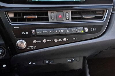 Lexus ES 300h Business Edition