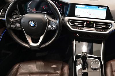 BMW Seria 3 320d xDrive Luxury Line aut