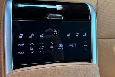 Toyota Camry Executive 2.5 Hybrid Dynamic Force