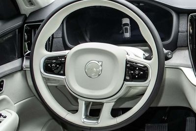 Volvo XC90 B5 AWD Ultra Bright