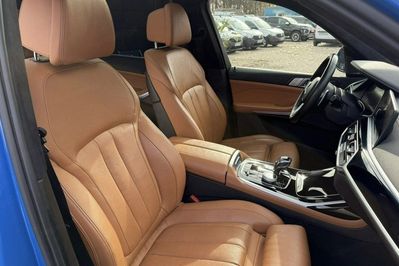 BMW X7 M50i