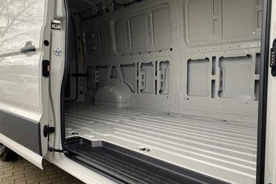 Volkswagen Crafter L4H3 AT8