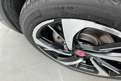 DS DS7 Performance Line 1.6 E-Tense Hybrid AT