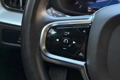 Volvo XC60 B4 D AWD Plus Dark\