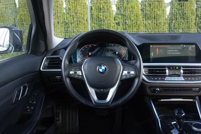 BMW Seria 3 320d xDrive Luxury Line aut