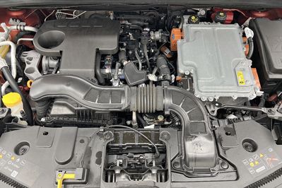 Renault Captur Intens 1.3 E-Tech AT