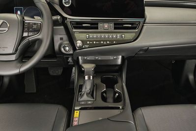 Lexus ES 300h Business Edition 2.5 E-CVT