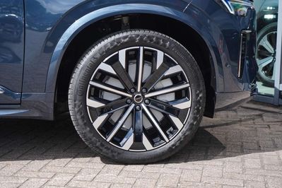 Volvo XC90 T8 AWD Plug-In Hybrid Ultra Bright