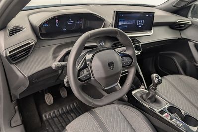 Peugeot 2008 ALLURE 1.2 PureTech