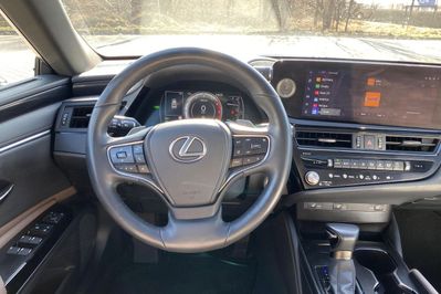 Lexus ES 300h F Sport Design