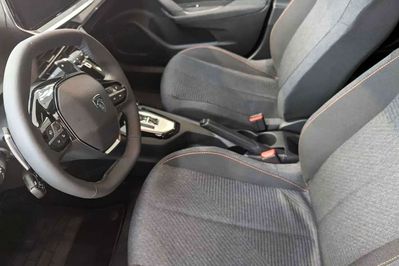 Peugeot 2008 Style e-DCS6 1.2 mHEV