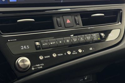 Lexus ES 300h Business Edition