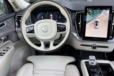 Volvo XC90 T8 AWD Plug-In Hybrid Ultra Bright