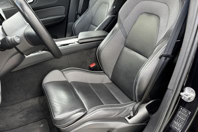 Volvo XC60 B4 D AWD Plus Dark